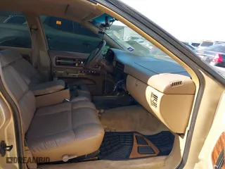 1996 Chevrolet Caprice Classic 1SA Special Value Pkg with VIN 1G1BL52W2TR102066, listed as a IAAI auction lot 41287821 with 276,757 mi miles. Bid and sale history available at carsss.com. Image 5.
