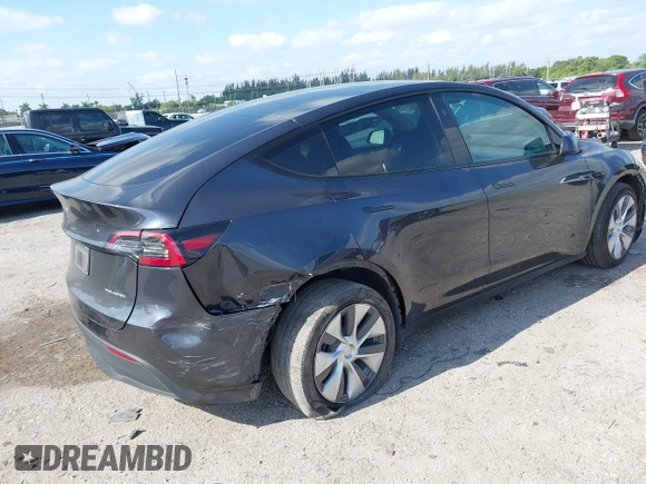 2024 Tesla Model Y Long Range z VIN 7SAYGDEE0RA263842, wystawiony jako IAAI lot #42106339 z przebiegiem 48 447 mil mil oraz . Historia ofert i sprzedaży dostępna na DreamBid. Obrazek 4.