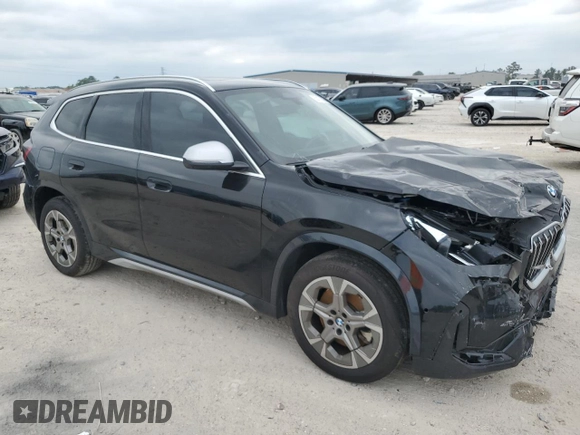 2024 BMW X1 xDrive28i z VIN WBX73EF07R5Y34795, wystawiony jako Copart lot #52121345 z przebiegiem 8 605 mil mil oraz Nie do naprawy • Non repairable. Historia ofert i sprzedaży dostępna na DreamBid. Obrazek 4.