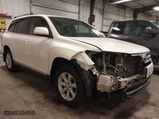 2011 Toyota Highlander with VIN 5TDBK3EHXBS069183, listed as a IAAI auction lot 41543896 with 221,490 mi miles. Bid and sale history available at carsss.com. Image 1.