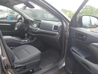 2018 Toyota Highlander LE z VIN 5TDBZRFH1JS896873, wystawiony jako IAAI lot #42501993 z przebiegiem 63 877 mil mil oraz . Historia ofert i sprzedaży dostępna na DreamBid. Obrazek 5.