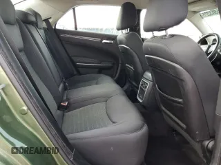 2018 Chrysler 300 Touring L z VIN 2C3CCAAG4JH340405, wystawiony jako Copart lot #55503225 z przebiegiem Nie podano mil oraz Szkody całkowita. Historia ofert i sprzedaży dostępna na DreamBid. Obrazek 10.