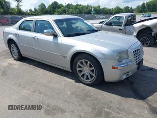 2005 Chrysler 300 C z VIN 2C3AA63H35H560253, wystawiony jako IAAI lot #42551495 z przebiegiem 204 027 mil mil oraz . Historia ofert i sprzedaży dostępna na DreamBid. Obrazek 1.