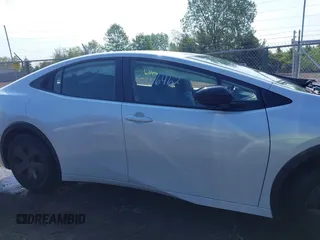 2023 Toyota Prius LE z VIN JTDACAAU7P3009676, wystawiony jako IAAI lot #42186462 z przebiegiem 31 567 mil mil oraz . Historia ofert i sprzedaży dostępna na DreamBid. Obrazek 13.