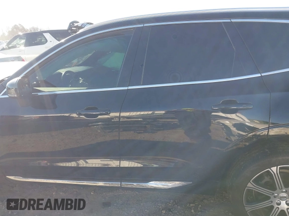 2018 Volvo XC60 Inscription with VIN YV4A22RL2J1081874, listed as a IAAI auction lot 41330217 with 100,611 mi miles. Bid and sale history available at carsss.com. Image 14.