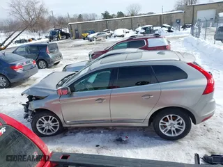 2016 Volvo XC60 T5 Drive-E Premier with VIN YV440MDK5G2796227, listed as a IAAI auction lot 41630864 with 82,251 mi miles. Bid and sale history available at carsss.com. Image 15.