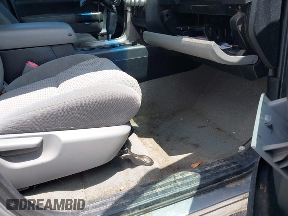 2010 Toyota Tundra z VIN 5TFUW5F16AX119032, wystawiony jako IAAI lot #42442454 z przebiegiem 221 804 mil mil oraz . Historia ofert i sprzedaży dostępna na DreamBid. Obrazek 5.