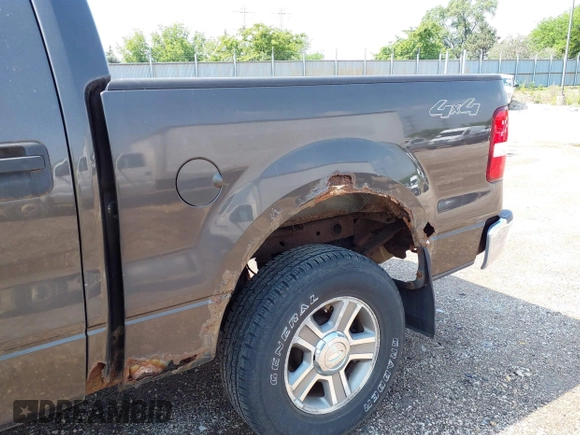 2005 Ford F-150 XLT z VIN 1FTPW14505KE78598, wystawiony jako IAAI lot #42457563 z przebiegiem 84 702 mil mil oraz . Historia ofert i sprzedaży dostępna na DreamBid. Obrazek 6.