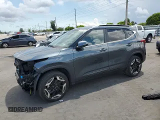 2024 Kia Seltos SX z VIN KNDETCA79R7557018, wystawiony jako Copart lot #55785415 z przebiegiem 27 152 mil mil oraz Szkoda całkowita • Salvage title. Historia ofert i sprzedaży dostępna na DreamBid. Obrazek 1.