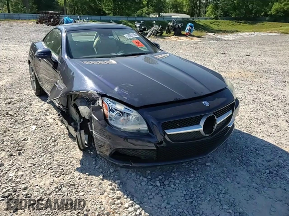 2015 Mercedes-Benz SLK 250 z VIN WDDPK4HA6FF104744, wystawiony jako Copart lot #52951165 z przebiegiem 97 422 mil mil oraz Szkoda całkowita • Salvage title. Historia ofert i sprzedaży dostępna na DreamBid. Obrazek 10.