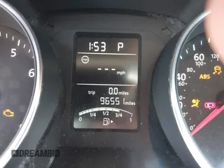 2017 Volkswagen Jetta S z VIN 3VW2B7AJ8HM242804, wystawiony jako IAAI lot #42595566 z przebiegiem 96 551 mil mil oraz . Historia ofert i sprzedaży dostępna na DreamBid. Obrazek 16.
