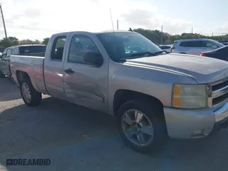 2008 Chevrolet Silverado 1500 LT w/1LT with VIN 2GCEC19JX81124243, listed as a IAAI auction lot 41568349 with 210,792 mi miles. Bid and sale history available at carsss.com. Image 6.