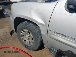2007 GMC Yukon XL SLT with VIN 1GKFC16017J242173, listed as a IAAI auction lot 41641466 with 196,631 mi miles. Bid and sale history available at carsss.com. Image 6.
