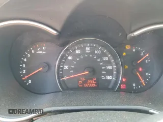 2014 Kia Sorento LX z VIN 5XYKT3A65EG443704, wystawiony jako Copart lot #50705745 z przebiegiem 132 339 mil mil oraz Szkoda całkowita • Salvage title. Historia ofert i sprzedaży dostępna na DreamBid. Obrazek 9.