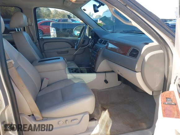 2013 Chevrolet Suburban LT with VIN 1GNSCJE03DR201530, listed as a IAAI auction lot 37988428 with 107,892 mi miles. Bid and sale history available at carsss.com. Image 5.
