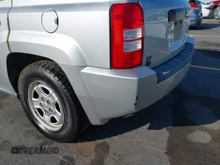 2009 Jeep Patriot Sport with VIN 1J4FT28B99D121838, listed as a IAAI auction lot 42000092 with 218,483 mi miles. Bid and sale history available at carsss.com. Image 12.