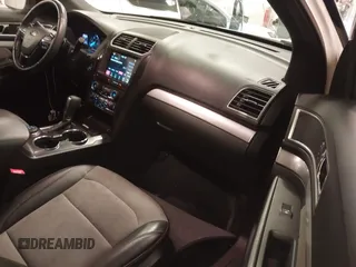 2017 Ford Explorer XLT z VIN 1FM5K8D83HGA30672, wystawiony jako IAAI lot #42209007 z przebiegiem 82 988 mil mil oraz . Historia ofert i sprzedaży dostępna na DreamBid. Obrazek 5.