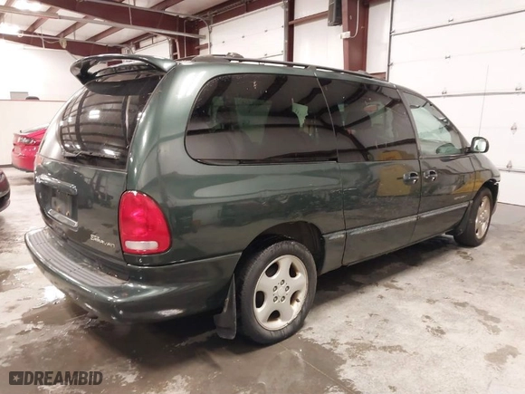 2000 Dodge Caravan SE with VIN 1B4GP44G4YB651833, listed as a IAAI auction lot 41252033 with 185,924 mi miles. Bid and sale history available at carsss.com. Image 4.