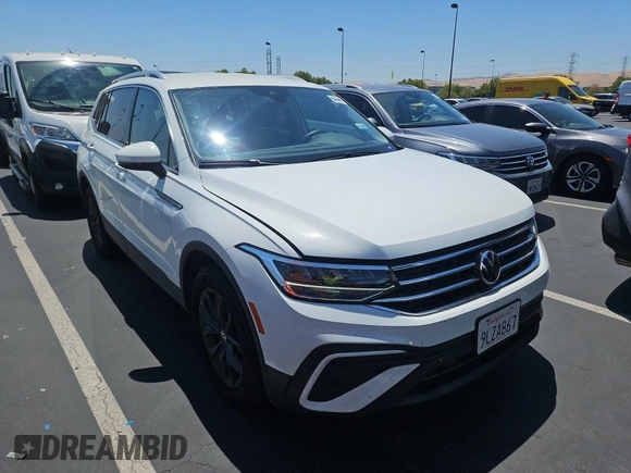 2024 Volkswagen Tiguan SE z VIN 3VV3B7AX3RM105123, wystawiony jako IAAI lot #42796460 z przebiegiem 36 543 mil mil oraz . Historia ofert i sprzedaży dostępna na DreamBid. Obrazek 14.