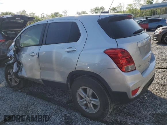 2020 Chevrolet Trax LS z VIN KL7CJKSB1LB312743, wystawiony jako Copart lot #52165565 z przebiegiem Nie podano mil oraz Szkoda całkowita • Salvage title. Historia ofert i sprzedaży dostępna na DreamBid. Obrazek 2.