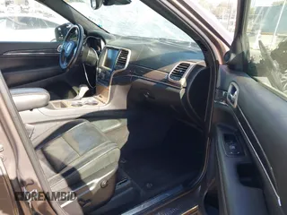 2017 Jeep Grand Cherokee Overland z VIN 1C4RJECG0HC960178, wystawiony jako IAAI lot #42315844 z przebiegiem 63 271 mil mil oraz . Historia ofert i sprzedaży dostępna na DreamBid. Obrazek 5.