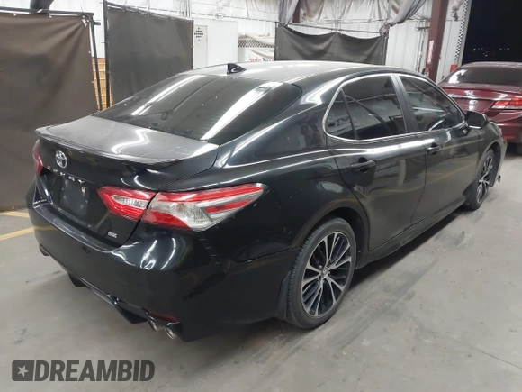 2020 Toyota Camry SE z VIN 4T1G11AK7LU302329, wystawiony jako IAAI lot #42148649 z przebiegiem 46 053 mil mil oraz . Historia ofert i sprzedaży dostępna na DreamBid. Obrazek 4.
