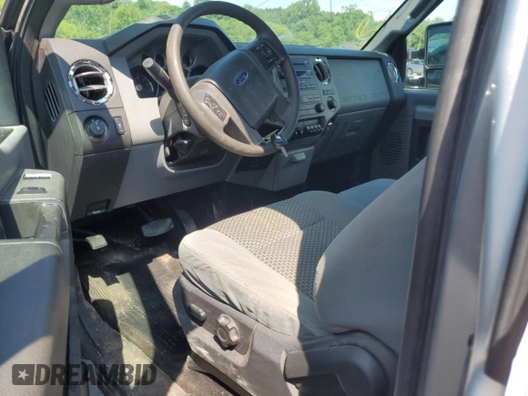 2014 Ford F-250 XL with VIN 1FT7X2B67EEA13796, listed as a Copart auction lot 61712565 with 130,090 mi miles and Salvage title. Bid and sale history available at DreamBid. Image 8.