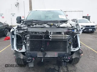 2025 Ford F-250 XL z VIN 1FT7W2BT1SED32938, wystawiony jako IAAI lot #42831510 z przebiegiem 7 496 mil mil oraz . Historia ofert i sprzedaży dostępna na DreamBid. Obrazek 13.