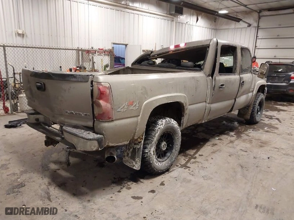 2003 Chevrolet Silverado 2500HD LS with VIN 1GCHK23173F140934, listed as a IAAI auction lot 41263369 with 101,952 mi miles. Bid and sale history available at carsss.com. Image 4.
