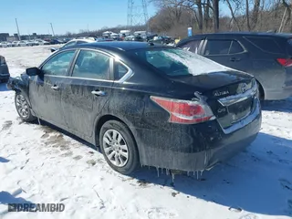 2015 Nissan Altima 2.5 with VIN 1N4AL3AP2FN893329, listed as a IAAI auction lot 41624345 with 154,065 mi miles. Bid and sale history available at carsss.com. Image 3.