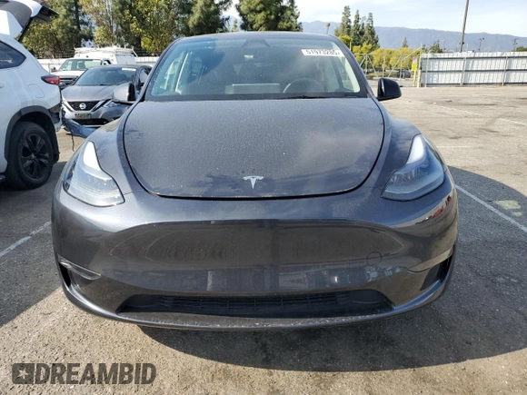 2024 Tesla Model Y Long Range z VIN 7SAYGAEE0RF021084, wystawiony jako Copart lot #51973285 z przebiegiem 25 990 mil mil oraz Szkoda całkowita • Salvage title. Historia ofert i sprzedaży dostępna na DreamBid. Obrazek 5.