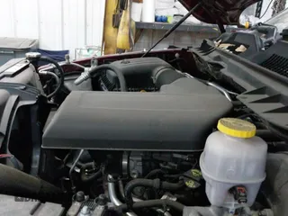 2022 Ram 1500 Warlock z VIN 1C6RR7GG9NS226811, wystawiony jako IAAI lot #41751340 z przebiegiem 12 227 mil mil oraz . Historia ofert i sprzedaży dostępna na DreamBid. Obrazek 25.