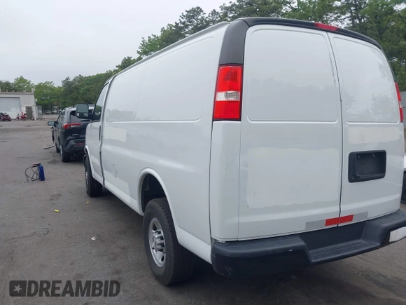 2022 Chevrolet Express Cargo z VIN 1GCWGAF72N1142965, wystawiony jako IAAI lot #42463029 z przebiegiem 49 782 mil mil oraz . Historia ofert i sprzedaży dostępna na DreamBid. Obrazek 3.