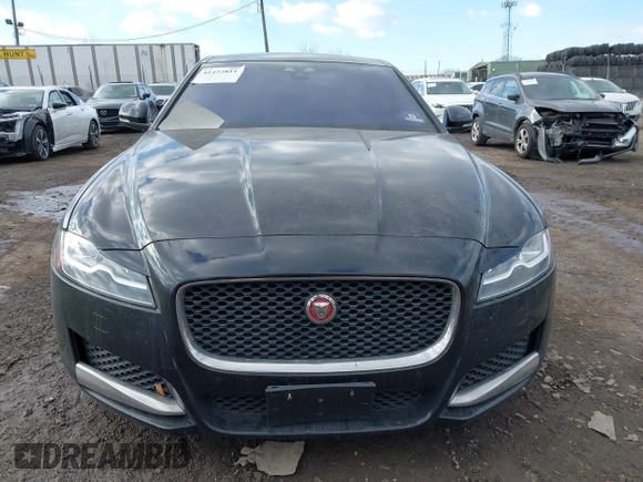 2017 Jaguar XF 35t Premium with VIN SAJBJ4BV4HCY35231, listed as a IAAI auction lot 41422811 with 92,484 mi miles. Bid and sale history available at carsss.com. Image 11.