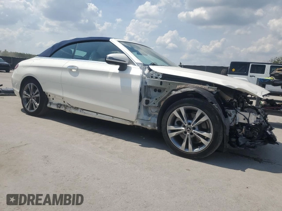 2019 Mercedes-Benz C 300 z VIN WDDWK8DB4KF796515, wystawiony jako Copart lot #57394145 z przebiegiem 21 854 mil mil oraz Szkoda całkowita • Salvage title. Historia ofert i sprzedaży dostępna na DreamBid. Obrazek 4.
