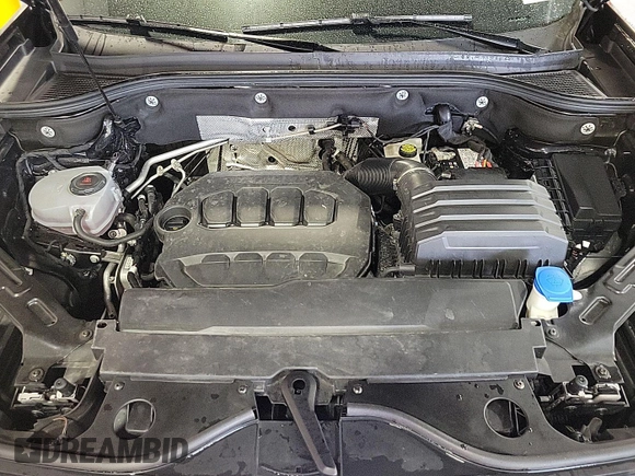 2024 Volkswagen Atlas SE with VIN 1V2HR2CA0RC555310, listed as a IAAI auction lot 42726962 with 18,978 mi miles and . Bid and sale history available at DreamBid. Image 4.