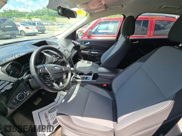 2017 Ford Escape SE z VIN 1FMCU0GD9HUD67764, wystawiony jako IAAI lot #42566602 z przebiegiem 111 244 mil mil oraz . Historia ofert i sprzedaży dostępna na DreamBid. Obrazek 2.