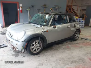 2005 MINI Hardtop с VIN WMWRC33445TJ65289, выставлен на аукционе IAAI как лот 42358377 с пробегом 184 367 миль миль и . История ставок и продаж доступна на DreamBid. Изображение 17.