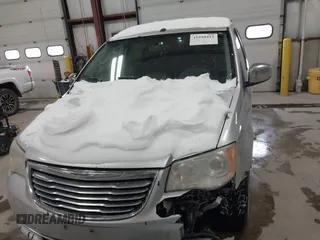 2011 Chrysler Town & Country Limited with VIN 2A4RR6DG3BR698226, listed as a IAAI auction lot 41598412 with 184,998 mi miles. Bid and sale history available at carsss.com. Image 12.