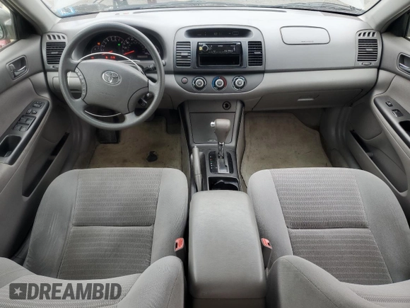 2005 Toyota Camry STD z VIN 4T1BE32K95U580581, wystawiony jako Copart lot #58212165 z przebiegiem 124 350 mil mil oraz Czysty tytuł • Clean title. Historia ofert i sprzedaży dostępna na DreamBid. Obrazek 8.