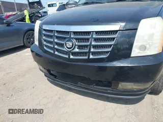 2008 Cadillac Escalade z VIN 1GYFK63838R107862, wystawiony jako IAAI lot #42503224 z przebiegiem 335 559 mil mil oraz . Historia ofert i sprzedaży dostępna na DreamBid. Obrazek 6.