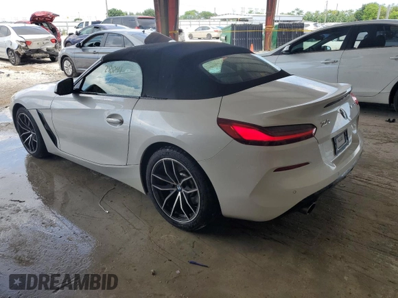 2022 BMW Z4 sDrive30i z VIN WBAHF3C08NWX39696, wystawiony jako Copart lot #66475223 z przebiegiem 28 841 mil mil oraz . Historia ofert i sprzedaży dostępna na DreamBid. Obrazek 2.