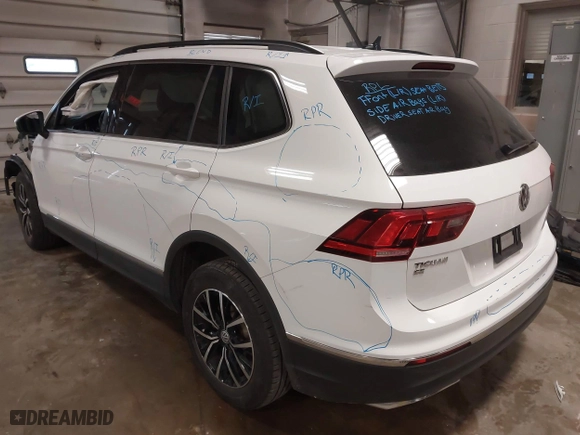 2021 Volkswagen Tiguan SE with VIN 3VV2B7AX1MM142501, listed as a IAAI auction lot 40983853 with 45,121 mi miles. Bid and sale history available at carsss.com. Image 3.