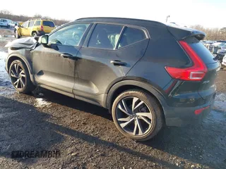 2021 Volvo XC40 R-Design with VIN YV4162UM3M2435422, listed as a IAAI auction lot 41546072 with 59,127 mi miles and . Bid and sale history available at carsss.com. Image 3.