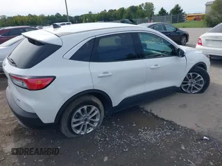 2021 Ford Escape SE Hybrid z VIN 1FMCU0BZ8MUA59353, wystawiony jako IAAI lot #40456454 z przebiegiem 38 237 mil mil oraz . Historia ofert i sprzedaży dostępna na DreamBid. Obrazek 4.