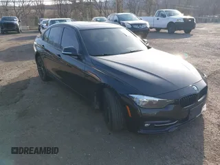 2016 BMW 3 Series 328i xDrive z VIN WBA8E3G50GNU01162, wystawiony jako IAAI lot #41934401 z przebiegiem 106 967 mil mil oraz . Historia ofert i sprzedaży dostępna na DreamBid. Obrazek 1.