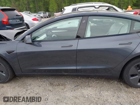2022 Tesla Model 3 Long Range z VIN 5YJ3E1EB8NF315359, wystawiony jako IAAI lot #42035599 z przebiegiem 54 974 mil mil oraz . Historia ofert i sprzedaży dostępna na DreamBid. Obrazek 14.