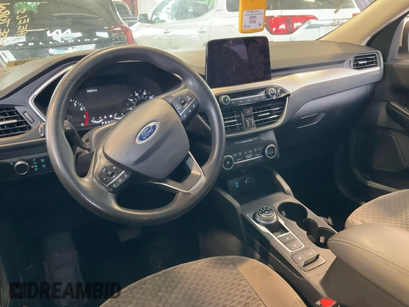 2020 Ford Escape SE z VIN 1FMCU0G62LUB45075, wystawiony jako IAAI lot #42743374 z przebiegiem 84 675 mil mil oraz . Historia ofert i sprzedaży dostępna na DreamBid. Obrazek 3.