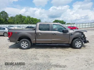 2022 Ford F-150 XL z VIN 1FTEW1EB9NFB50424, wystawiony jako IAAI lot #42553241 z przebiegiem 32 982 mil mil oraz . Historia ofert i sprzedaży dostępna na DreamBid. Obrazek 13.