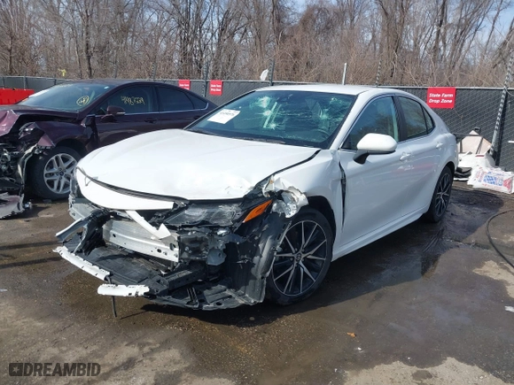 2021 Toyota Camry SE Nightshade with VIN 4T1G11AK4MU487974, listed as a IAAI auction lot 41490576 with 79,010 mi miles. Bid and sale history available at carsss.com. Image 18.